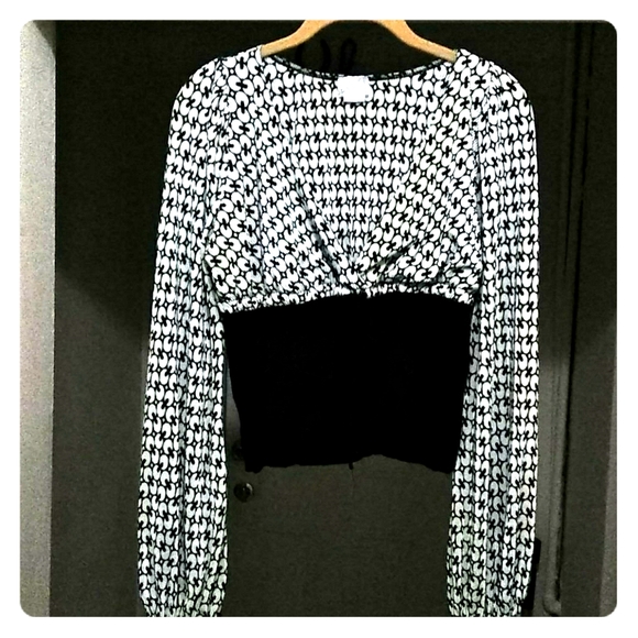 Kala U.S.A plunging V line Crop top - Picture 1 of 1